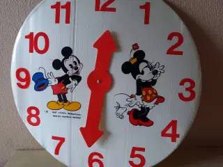 Lær klokken med Mickey Mouse og Minnie