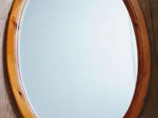 Vægspejl, ovalt, med ramme i fyrretræ 