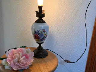 Flot gammel porcelæns bordlampe 