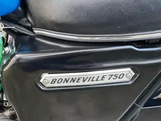 Triumph Boneville 750 (cm3)
