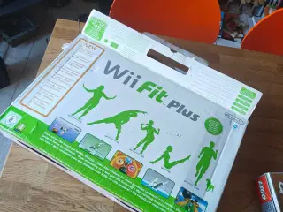 Wii Fit Plus - Komplet pakke - ikke brugt