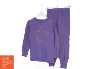 Lilla pyjamas med stjernemønster fra Mm (str. 122)