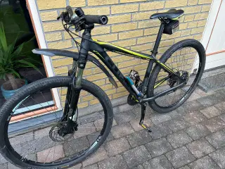 Cube mountainbike med lidt brugsspor sælges.