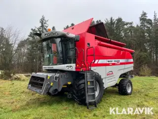 Mejetærsker Massey Ferguson med 30 fods skærebord