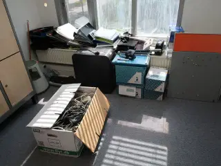 Div. Elektronik, makulator REXEL RSS2232, hæftemaskine RAPID 5080Electronic m.m.