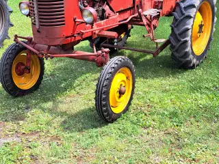 Massey Harris Pony 820