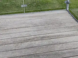 Altan med glas og galvaniseret stål