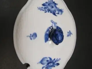 Blå Blomst Flettet - Låg til Sauceterin - Indvendig randmål 15x11 cm. R.C. 8160 - 2. Sort - Helt og i orden.