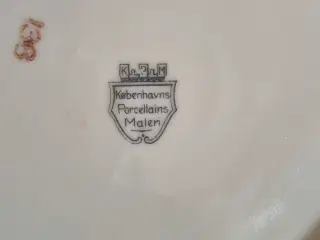 Spisestel, tallerkener, fade og sovseskål 