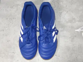 Indendørs fodboldstøvler Adidas str 42 blå som nye