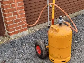 Ukrudtsbrænder med flaske og gas