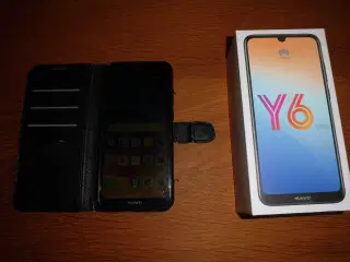 Huawei Y6, 32 Gb Mobiltelefon med etui, lidt brugt