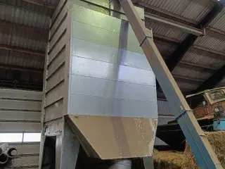 Kongskilde KBD MK 4 med elevator og stort oliefyr