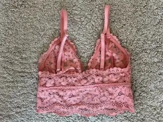 Gina Tricot bhtop i blonde. Str XS. 