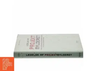 Ledelse af projektmylderet : om virksomhedslederes håndtering af udviklingsaktiviteter af Hans Mikkelsen (f. 1934) (Bog)
