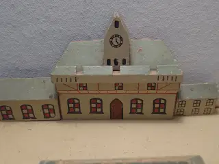 Fængselslegetøj: Træborg antagelig fra 1950´erne.