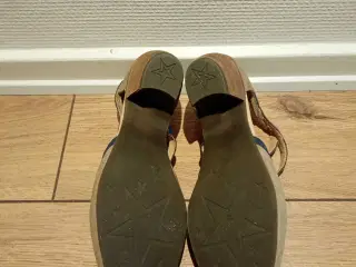 Fine damesandaler med Velcro, FLY LONDON, str. 38.