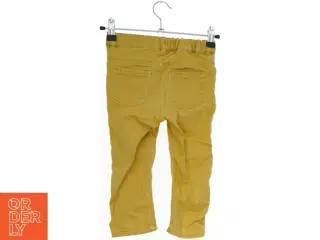 Gule bukser til børn fra H&M (str. 92)