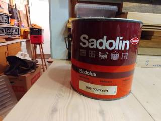 18.Sadolin sort Helblank pianola k 2,5 liter