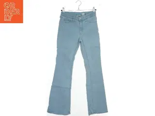 Lyseblå jeans med vide ben fra H&M (str. 146)
