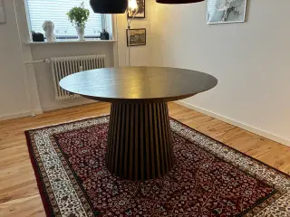 Spisebord ø120 - 210 cm, evt. med 6 stole