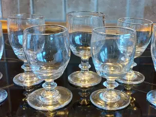 8 stk. ANTIKKE _ TØNDEFORMEDE GLAS  ( samlet pris)