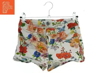 Blomstrede shorts fra H&M (str. 146)
