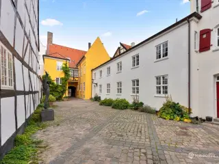 Charmerende kontorlejemål centralt på Christianshavn