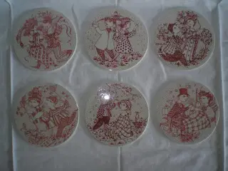 Røde keramiske måneders platter