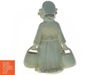 Porcelænsfigur af pige med spande (str. 23 x 17 cm)