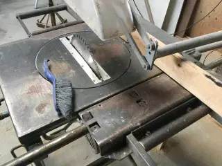 Bygningsrundsav med lang land.