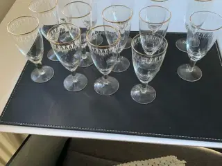 Glas delvis med guld kant