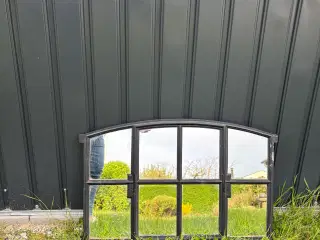 Staldvindue med spejlglas