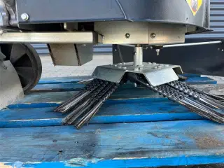 - - - Kwern Ukrudts børste med benzin motor.