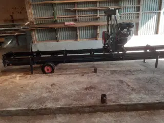 Jonsered mobilsavværk m. 12 hk benzinmotor