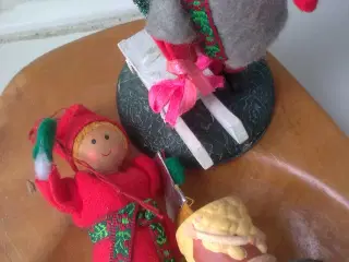 Norske nyse nisser på historisk birk langfad