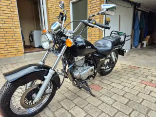 Suzuki GZ250