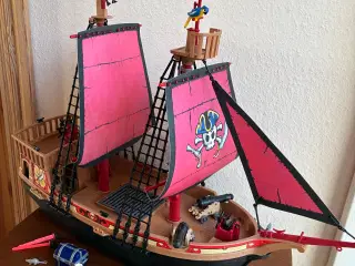 Playmobil nr. 70411, Piratskib med Dødninghoved