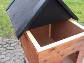 Helårsisoleret    Hundehus