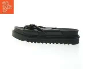 Sorte sandaler med tykkesål fra XIT (str. 41 )