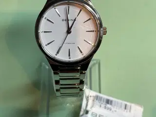 Bering dameur med stållænke