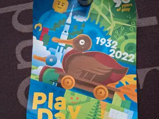 Lego Exclusives, 90 years of PLAY med Plakat
