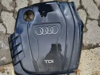 Audi a4 skjold