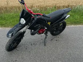 Derbi Senda 80cc – Nyrenoveret & Klar til kørsel!