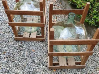 Vinballon i træstativ 