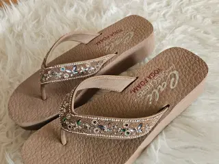 MOCCA FARVET SKECHERS FLIP FLOP 