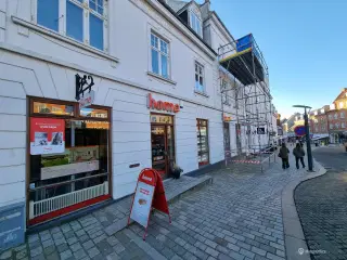 Erhvervslejemål med stor synlighed - i alt 157 kvm