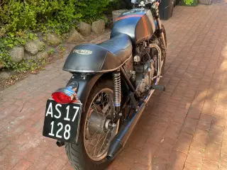 Triumph Bonneville 750