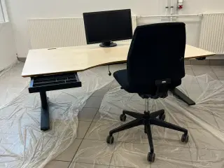 Skrivebord med hæve-sænke