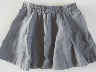Str. 104, grå nederdel